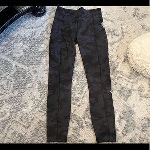 Lulu Lemon black camo leggings 25 inch with pockets size 6